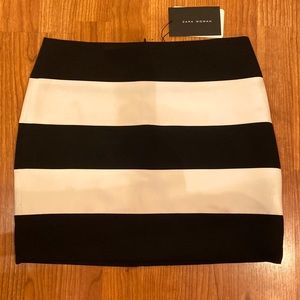 NWT ZARA WOMAN black/white horizontal stripes mini skirt. Size Small